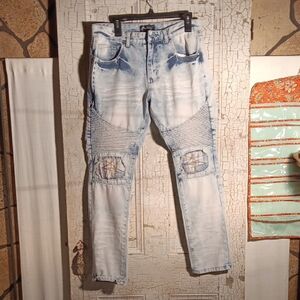 Trendy Light Blue Skinny Jeans with Distressed Accents